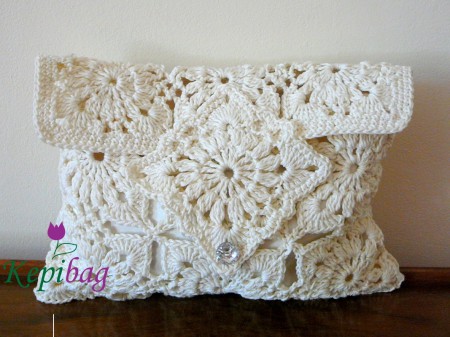 Romatikus fehér. Készült már esküvőre is,